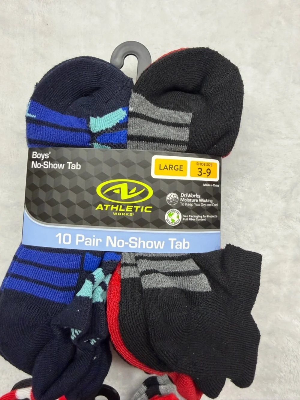 Boys Athletic Works Socks 10 Pair Large 3-9 + Minions Ankle Socks Bundle